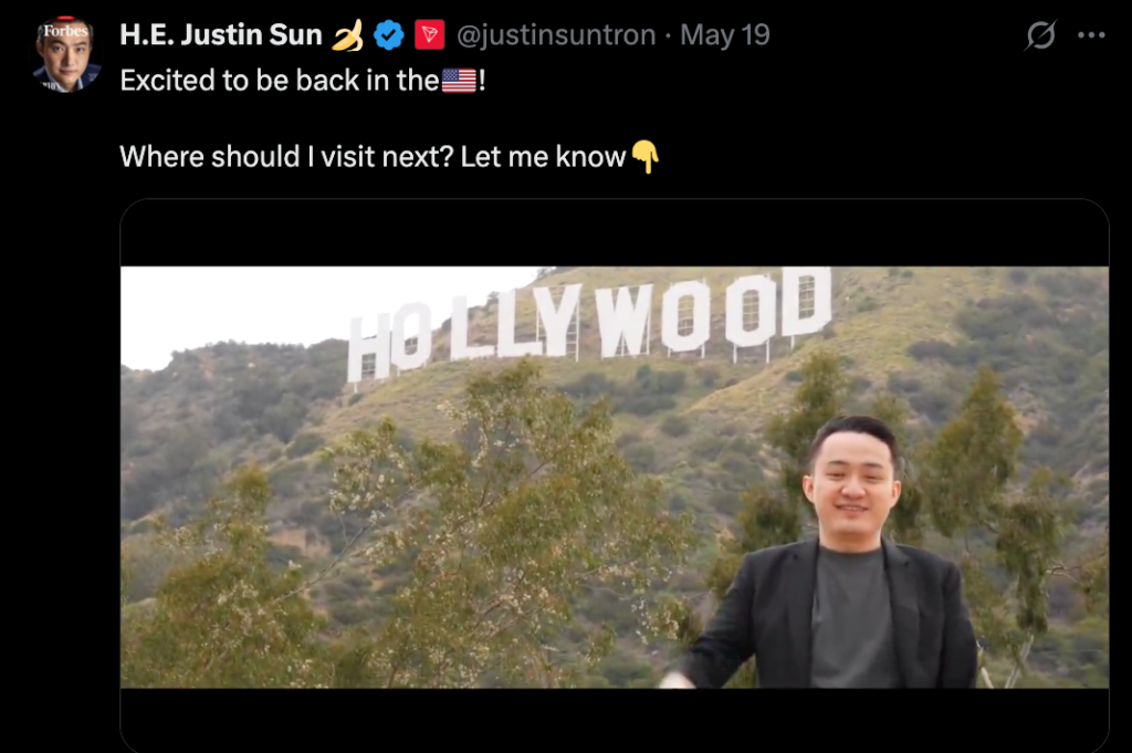 جاستین سان در کنار نماد معروف هالیوود - منبع: حساب Justin Sun در X