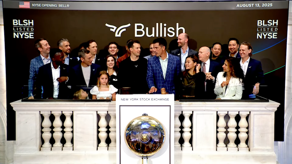 مدیران اجرایی بولیش زنگ افتتاحیه را در نخستین روز حضور این صرافی کریپتویی در بورس نیویورک به صدا درآوردند - منبع: NYSE مدیران اجرایی بولیش زنگ افتتاحیه را در نخستین روز حضور این صرافی کریپتویی در بورس نیویورک به صدا درآوردند - منبع: NYSE